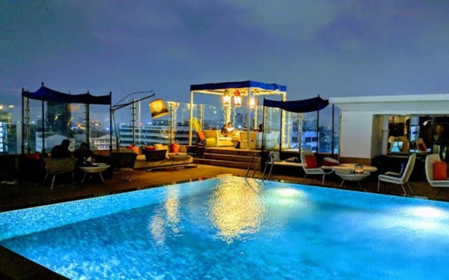 L’ Aqua Bar Activities Landscape Image
